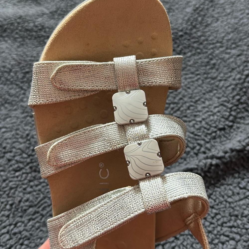 Vionic Amber Women's Adjustable Slide Sandal - O Silver Met Linen size 8 - Picture 9 of 15